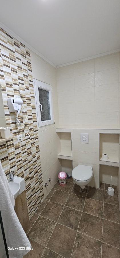 Ekonomic Apartmani Golubovci Exteriör bild