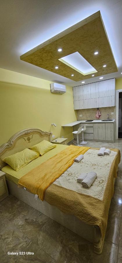 Ekonomic Apartmani Golubovci Exteriör bild